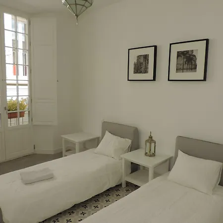 La Blanca Casita *